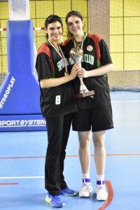 Ran Elgedawy posing with her sister Raneem holding a trophy